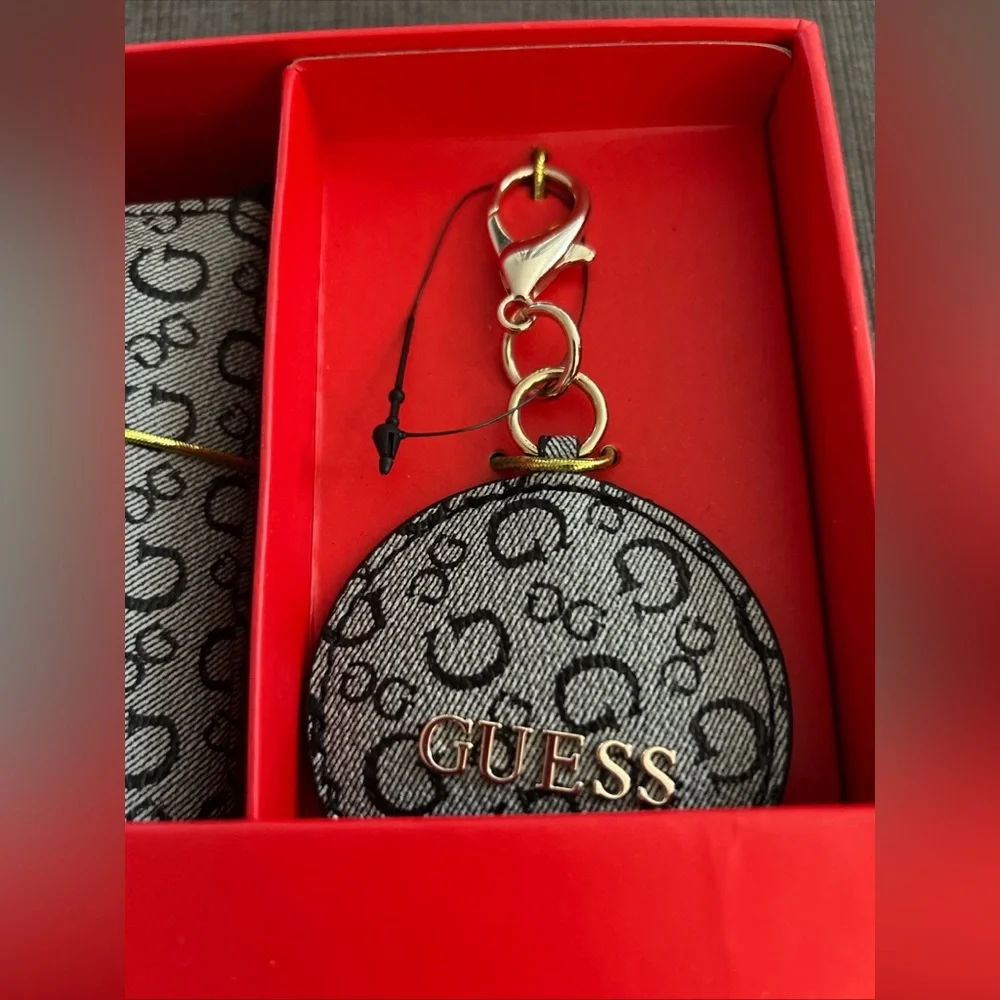 GUESS Junction Travel Cosmetic Bag and Keychain Gift Set Black NWT